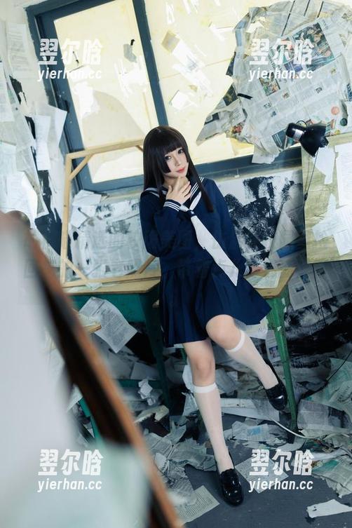 胡桃喵 胡桃喵精选的校服美图,仿佛在校园里捡回来的一张老照片,带着点儿青春的污点。