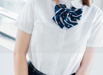 菠萝社 – 猫九酱Sakura的美腿，让人忍不住多看几眼的写真原图，嘿嘿。