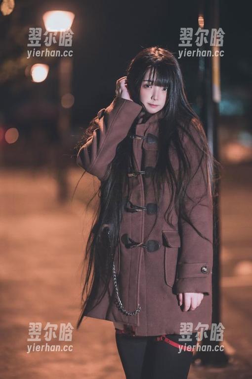 找了个借口，来看落落Raku的蕾丝写真全集，别问我在看什么