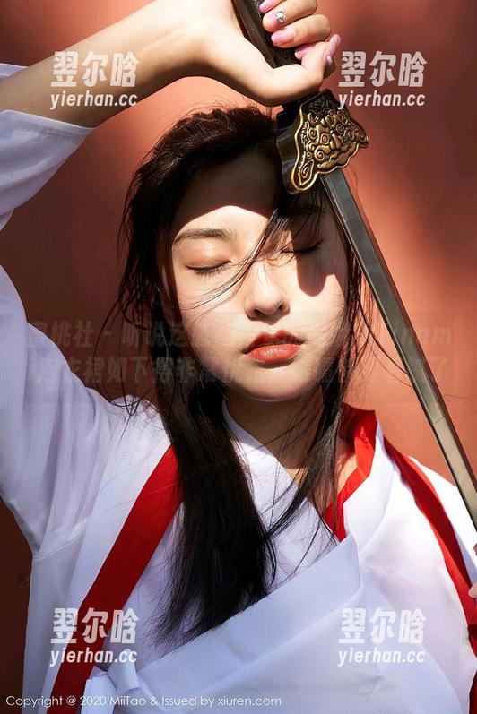 蜜桃社 - 听说这张图片里的缇娜美Tinami连衣裙如下得非常优雅，眼睛都要看腻了