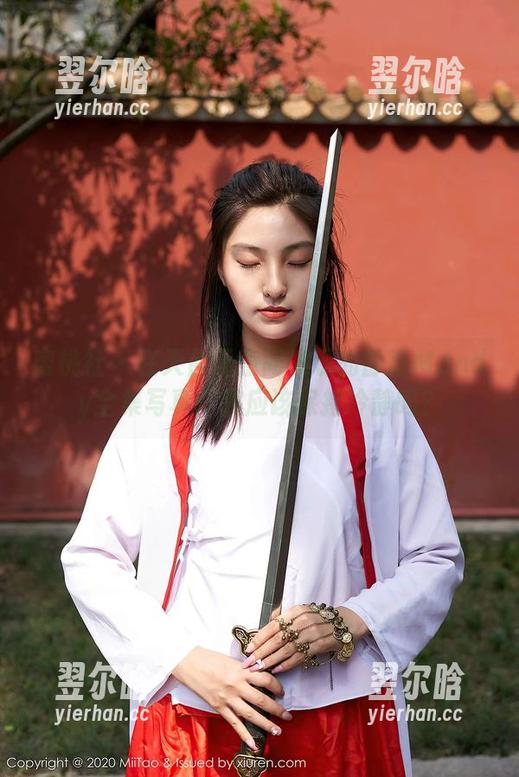 蜜桃社 - 在天台无意间发现的静香Mandy全集写真：我应该保持冷静吗？