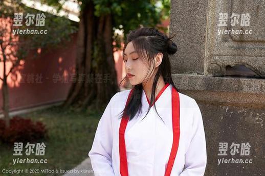 蜜桃社-默默Momo 蜜桃社 - 学姐写真集在手,默默Momo分享四年酸甜苦辣,瞧这表情!