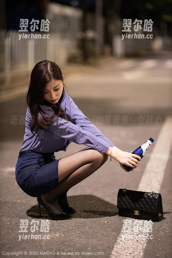 语画界 - 王馨瑶yanni的写真集：女孩心思，细腻得像毛毛虫上树！