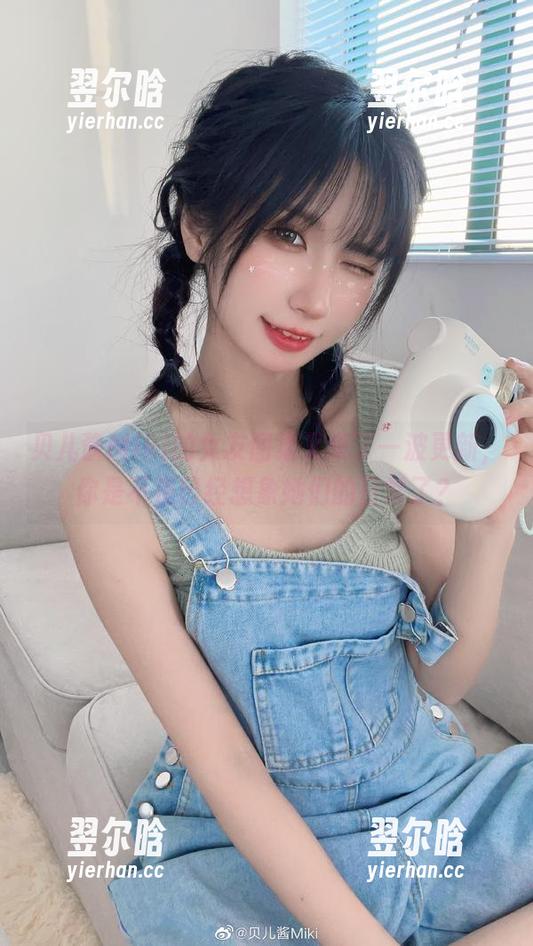 贝儿酱Miki 贝儿酱Miki的女友图集又来了一波更新,你是不是已经想象她们的日常了?