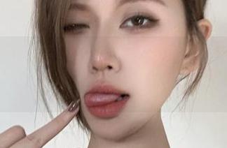 微密圈 – 醇子小姨的经典灰色丝袜套图——看完连我都想买一双！