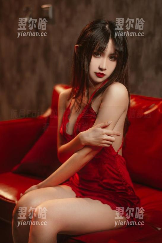 阮邑Fairy的皮衣无圣光写真：简洁却透着一丝丝叛逆的气息。
