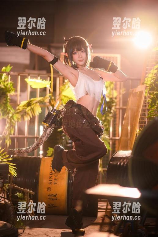 阿包也是兔娘 美图来啦!阿包也是兔娘的学姐,那个眼神就一言不发地传达了万千情绪。