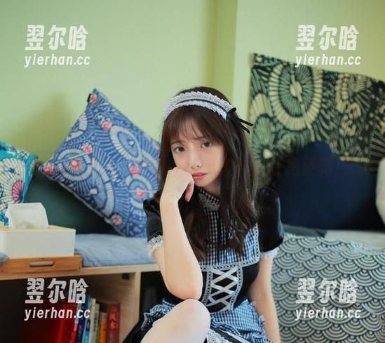 校服也开挂，雯妹不讲道理作品惊艳更新！