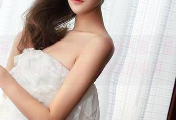 青豆客 – 古兜温泉里的娇羞气息：婕西儿jessie写真图包的调皮瞬间