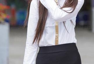 魔镜街拍：美眉白裙飘飘，原图里的她怎能不让人一路盯着？